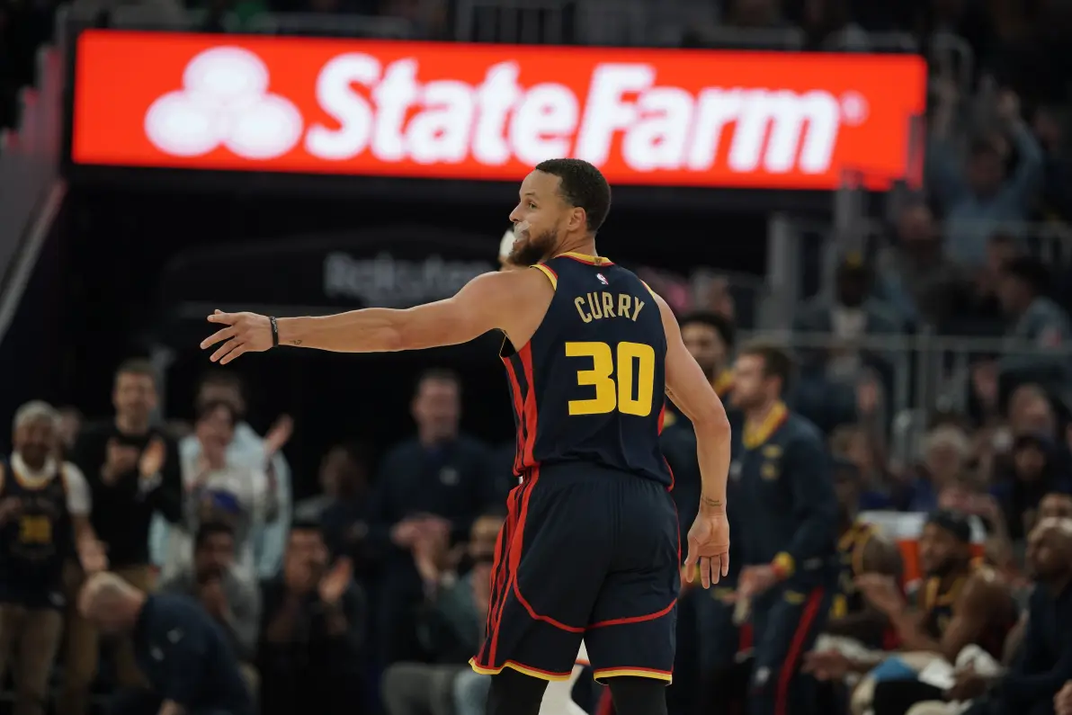 勇士队防守崩盘，惨遭对手狂轰猛炸，品牌广告企业.